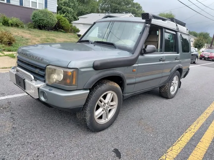 Land Rover Discovery picked up by DMV Tow Trucks
